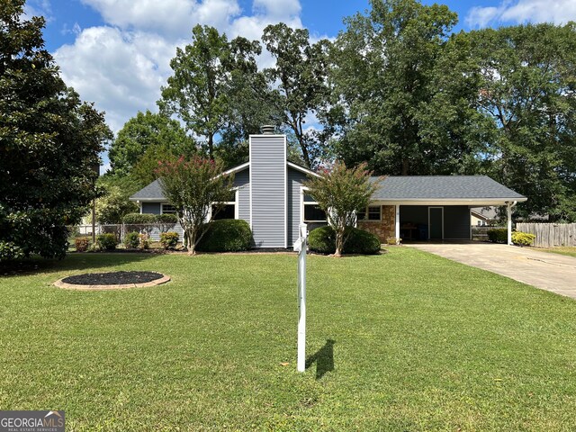 view of front facade featuring a front lawn and a carport