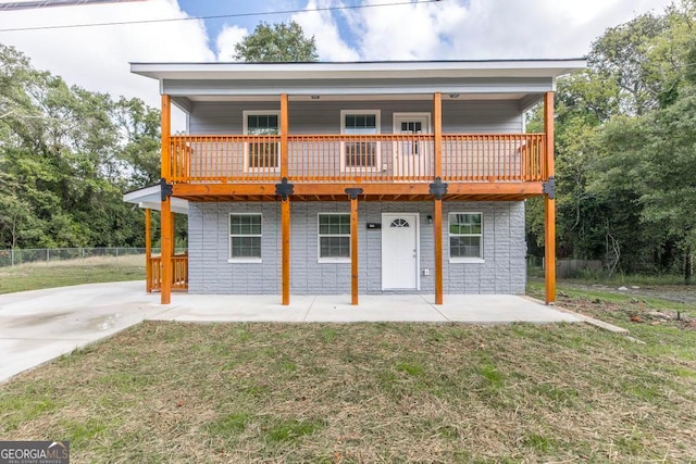 front facade featuring a patio area and a front yard