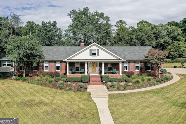 view of front of home featuring a porch and a front lawn