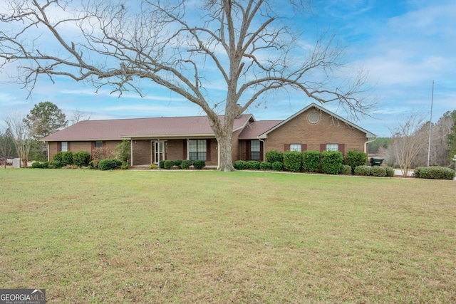 ranch-style house featuring a front lawn