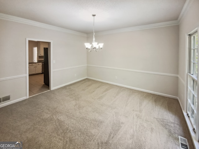 unfurnished room featuring carpet, crown molding, and an inviting chandelier