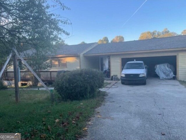 view of front facade with a garage