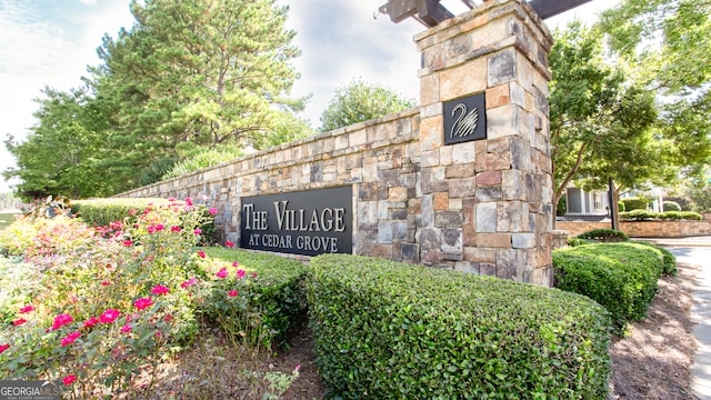 view of community / neighborhood sign