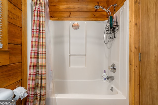 bathroom with shower / bath combo with shower curtain