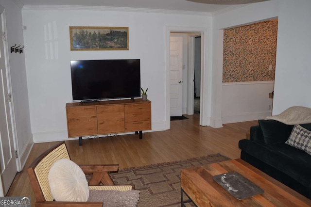 living room featuring hardwood / wood-style flooring and crown molding