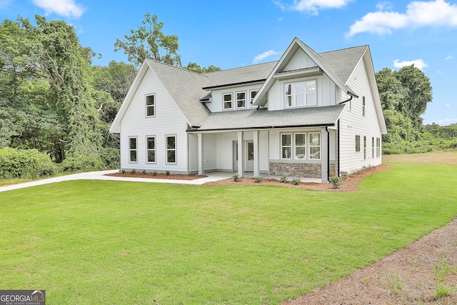 view of front of house with a front lawn