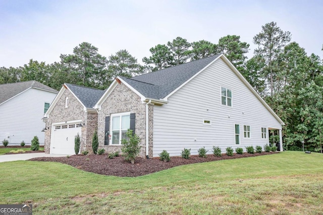 view of front of house featuring a front yard