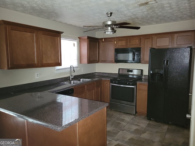 kitchen with a textured ceiling, sink, kitchen peninsula, black appliances, and ceiling fan