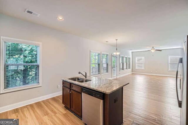 kitchen with ceiling fan, a kitchen island with sink, appliances with stainless steel finishes, and light hardwood / wood-style floors