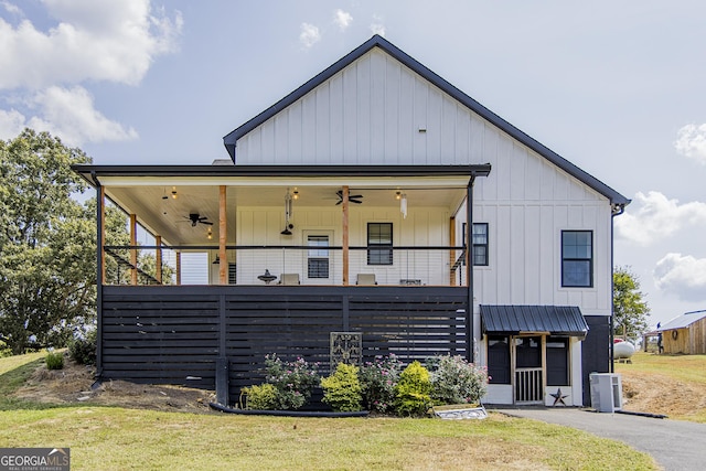 view of front of property with a porch and a front yard