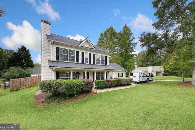 view of front of property featuring a front lawn and covered porch