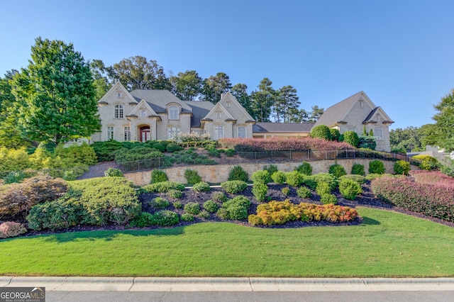 view of front of property with a front yard