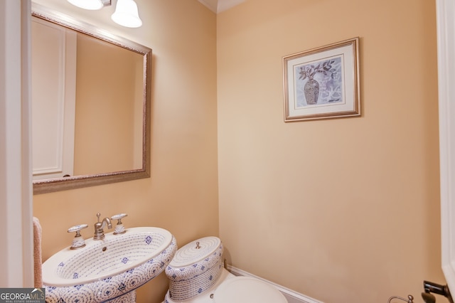 bathroom featuring toilet and sink