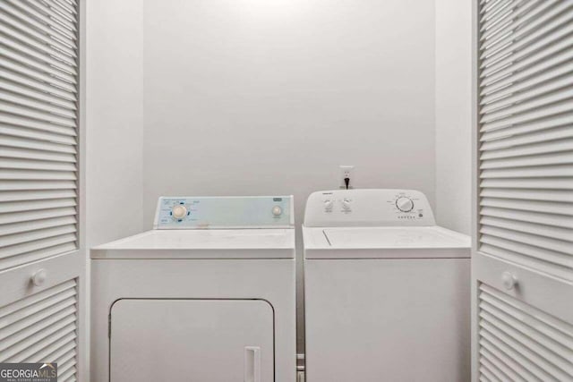 washroom with washing machine and clothes dryer