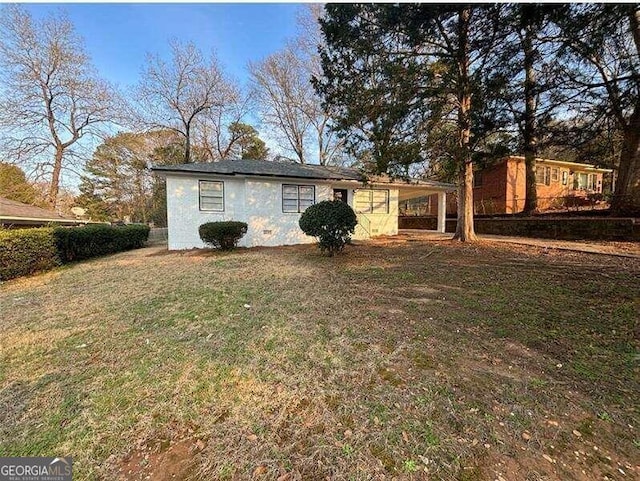 view of front of house with a front yard