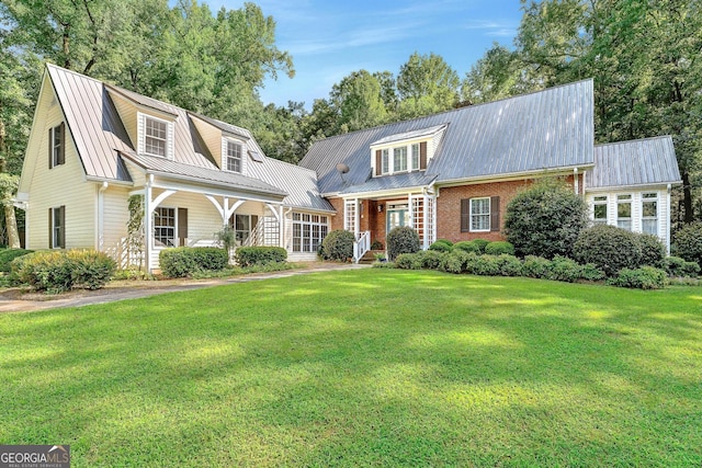 view of front of home featuring a front yard