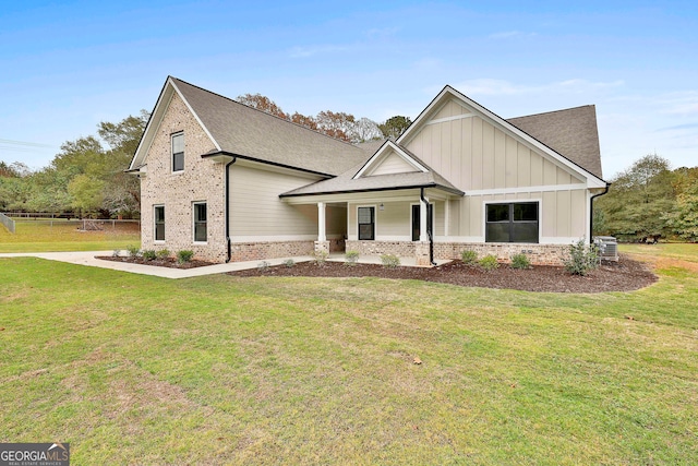 view of front of house with covered porch and a front yard