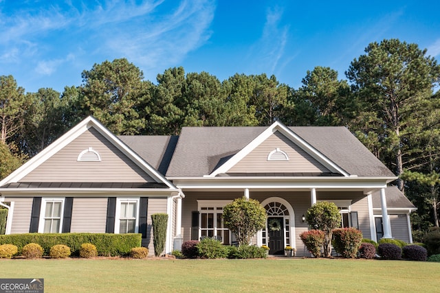 view of front of home featuring a front lawn