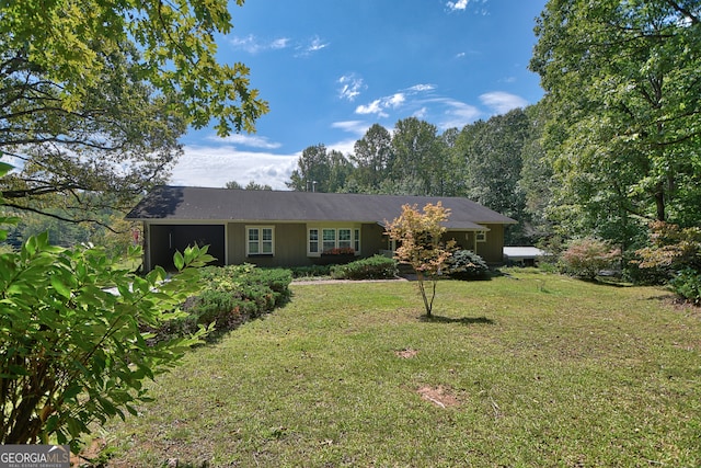 ranch-style home featuring a front yard