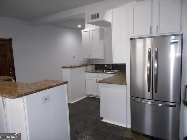 140 Walker St SW Unit A, Atlanta, GA 30313 - kitchen featuring freestanding refrigerator, dark countertops, a sink, white cabinets, and recessed lighting