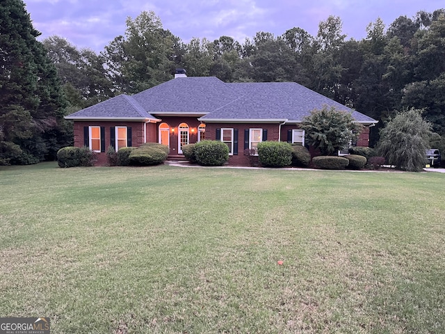 ranch-style house featuring a front yard