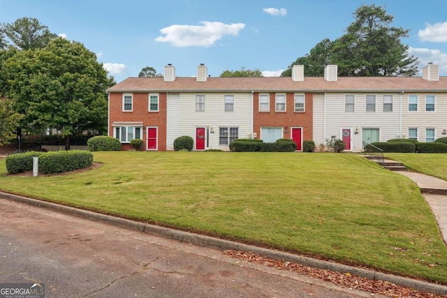 view of front facade featuring a front yard