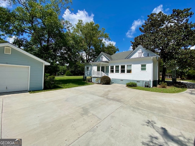 view of front of house with a front yard