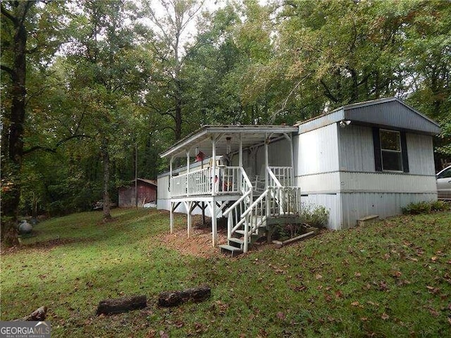 view of front of home featuring a front yard