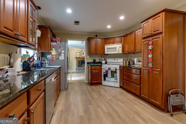 kitchen with ornamental molding, sink, stainless steel appliances, and light hardwood / wood-style floors