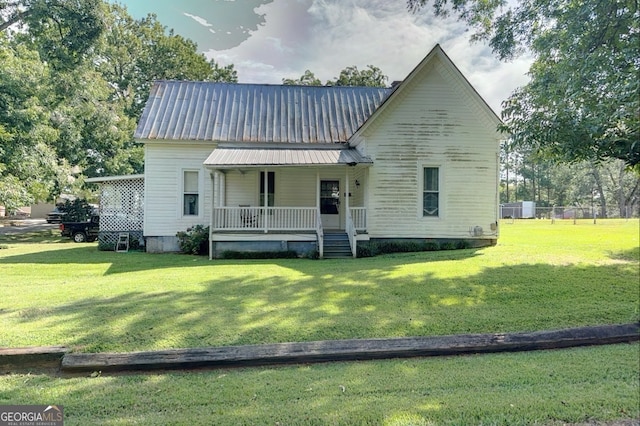 view of front of property featuring a front lawn and a porch