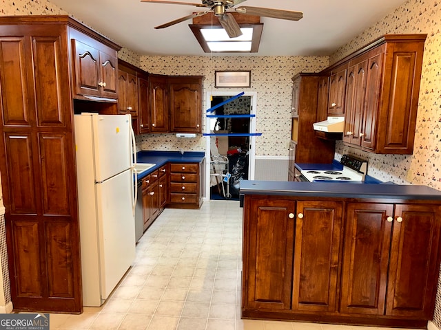 kitchen featuring white appliances, ceiling fan, and kitchen peninsula