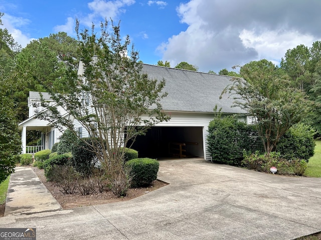 view of front of house featuring a garage