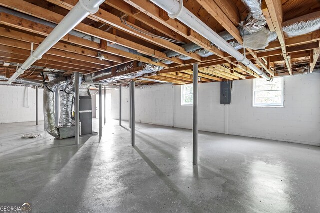 spare room with ceiling fan, wood-type flooring, and ornamental molding