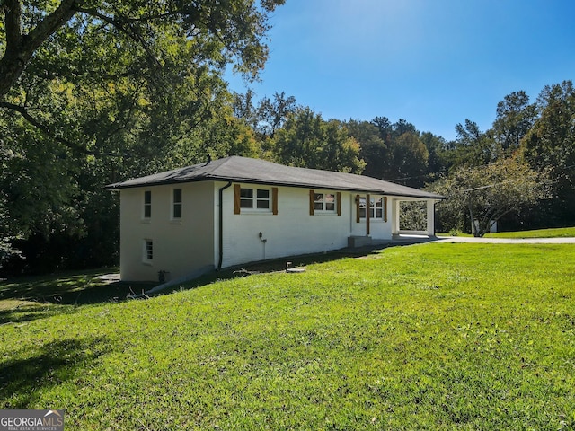 ranch-style house featuring a front yard and a carport