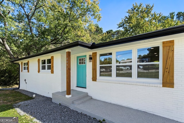 doorway to property featuring covered porch