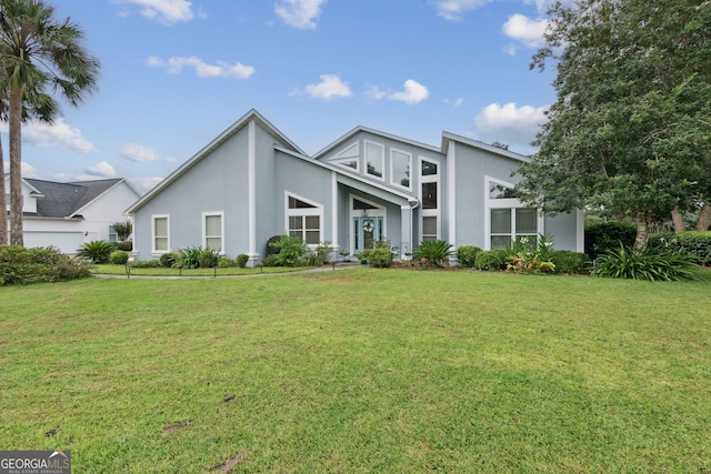 view of front of home featuring a front lawn