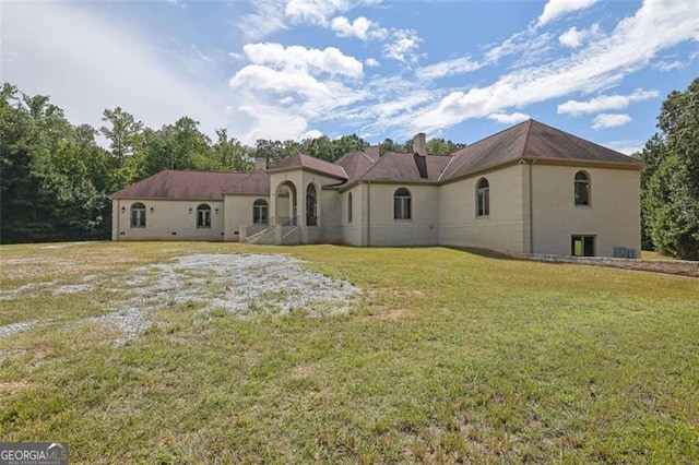 view of front facade with a front yard