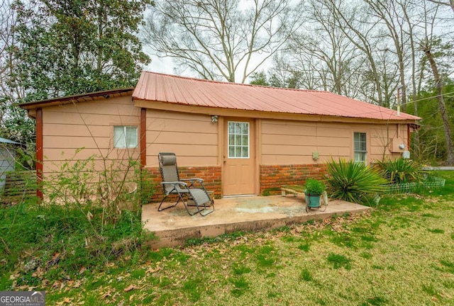 view of outbuilding with a lawn