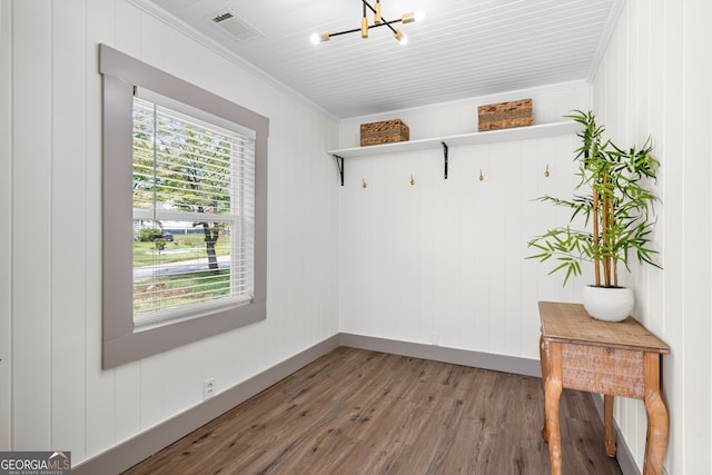 mudroom featuring a notable chandelier, hardwood / wood-style flooring, and crown molding