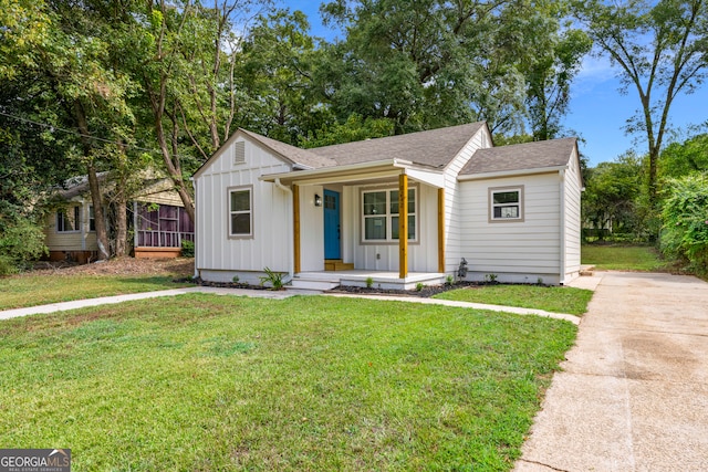 view of front of home featuring a front yard and covered porch