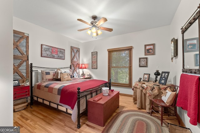 bedroom with light wood-style flooring and a ceiling fan