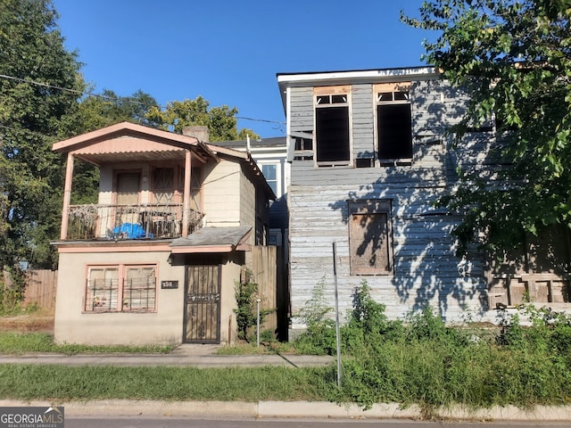 view of front of house featuring a balcony