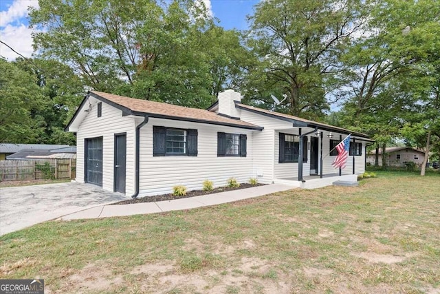 view of front facade featuring a front lawn