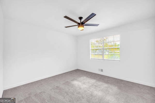 carpeted empty room featuring ceiling fan