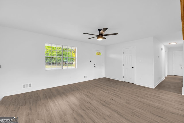 unfurnished room featuring dark hardwood / wood-style flooring and ceiling fan