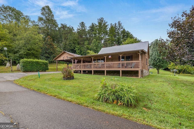 exterior space featuring a front yard