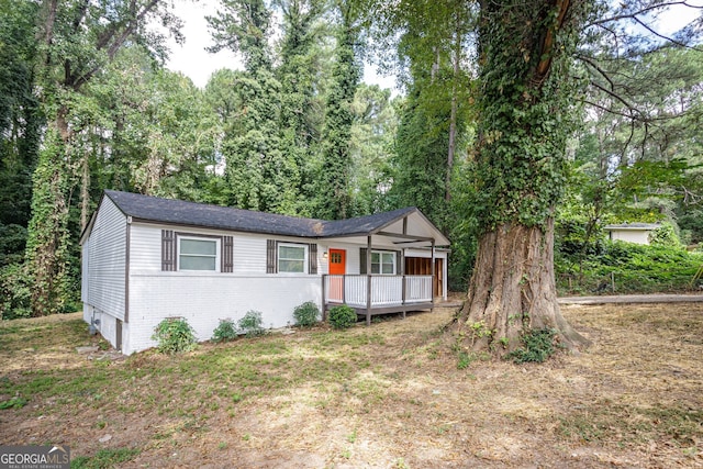 view of front of property featuring a deck