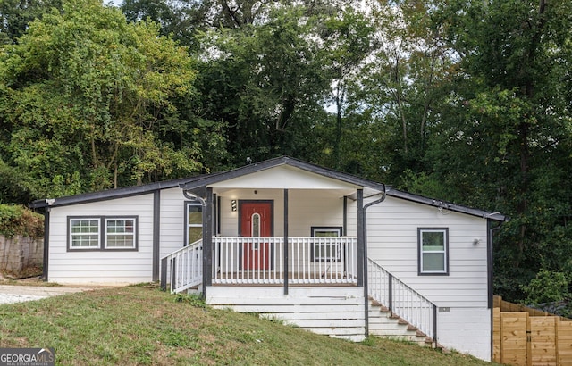 view of front facade featuring covered porch and a front yard