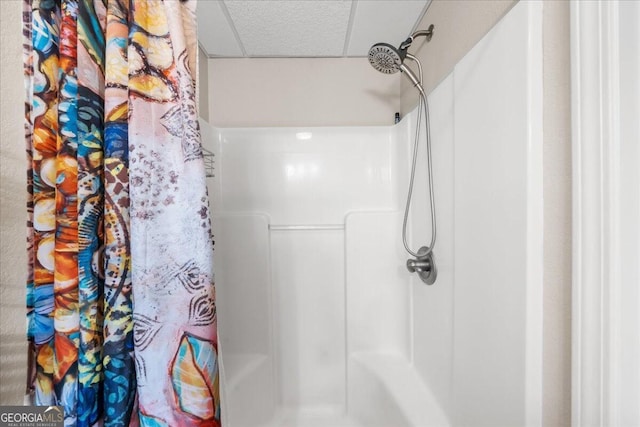 bathroom featuring curtained shower