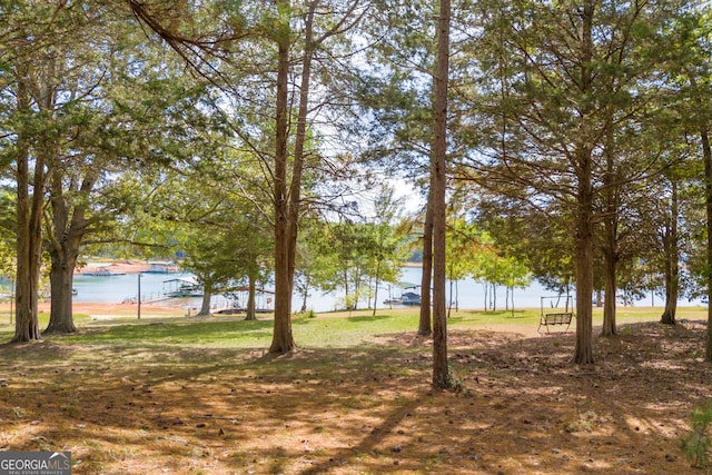 view of yard featuring a water view